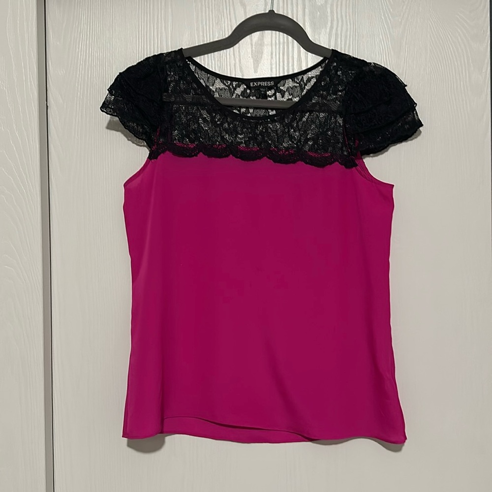 Express beautiful lace top. Size small.